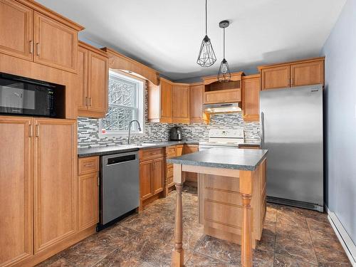 Kitchen - 1068 Rue De L'Eldorado, Québec (La Haute-Saint-Charles), QC - Indoor Photo Showing Kitchen With Double Sink