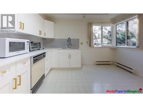 7326 Elk Valley Place, Vancouver, BC - Indoor Photo Showing Kitchen