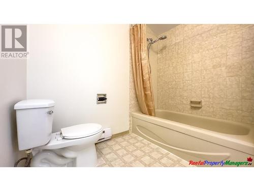 7326 Elk Valley Place, Vancouver, BC - Indoor Photo Showing Bathroom