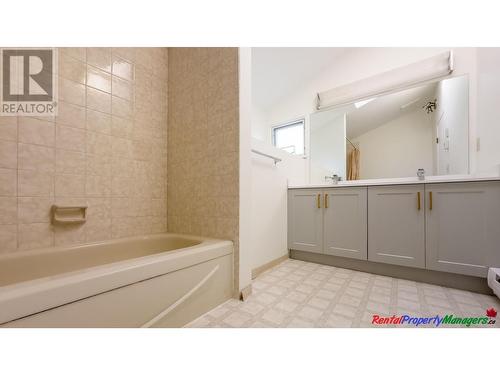 7326 Elk Valley Place, Vancouver, BC - Indoor Photo Showing Bathroom