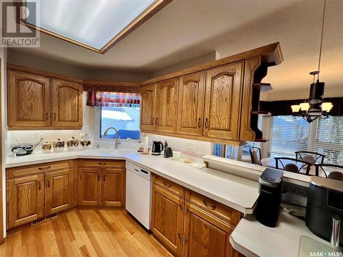 511 Stillwell Crescent, Swift Current, SK - Indoor Photo Showing Kitchen