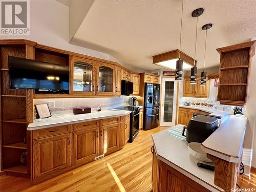 511 Stillwell Crescent, Swift Current, SK - Indoor Photo Showing Kitchen With Double Sink