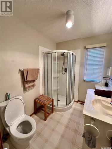 511 Stillwell Crescent, Swift Current, SK - Indoor Photo Showing Bathroom