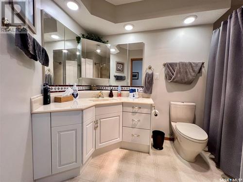 511 Stillwell Crescent, Swift Current, SK - Indoor Photo Showing Bathroom