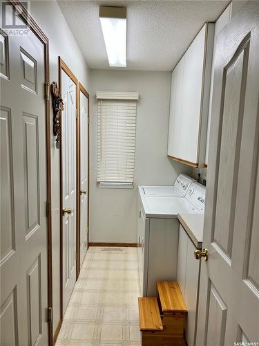 511 Stillwell Crescent, Swift Current, SK - Indoor Photo Showing Laundry Room