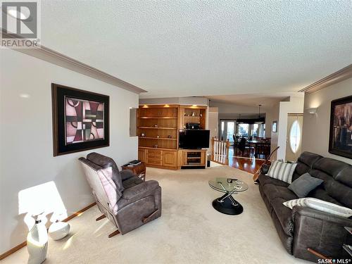 511 Stillwell Crescent, Swift Current, SK - Indoor Photo Showing Living Room