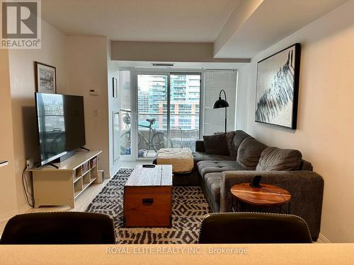 813 - 65 East Liberty Street, Toronto, ON - Indoor Photo Showing Living Room