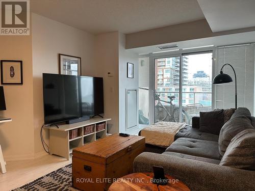 813 - 65 East Liberty Street, Toronto, ON - Indoor Photo Showing Living Room