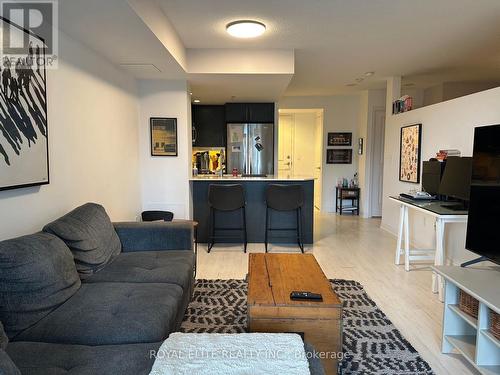 813 - 65 East Liberty Street, Toronto, ON - Indoor Photo Showing Living Room