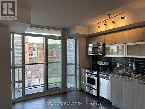 547 - 68 Abell Street, Toronto, ON - Indoor Photo Showing Kitchen