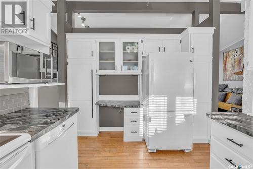 19 Matheson Crescent, Regina, SK - Indoor Photo Showing Kitchen With Upgraded Kitchen