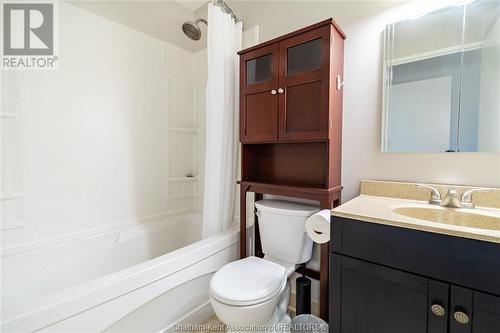 225 Campus Parkway Unit# 202, Chatham, ON - Indoor Photo Showing Bathroom