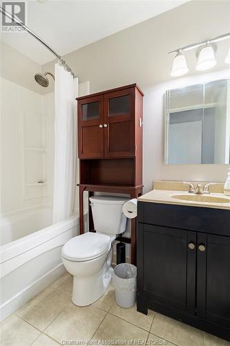 225 Campus Parkway Unit# 202, Chatham, ON - Indoor Photo Showing Bathroom