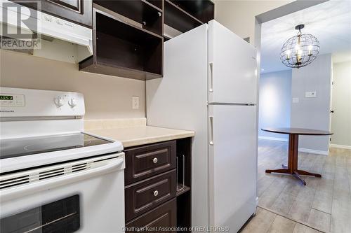 225 Campus Parkway Unit# 202, Chatham, ON - Indoor Photo Showing Kitchen