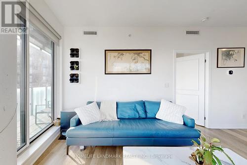 2805 - 150 East Liberty Street, Toronto, ON - Indoor Photo Showing Living Room