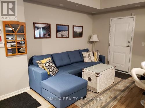 106 - 9589 Keele Street, Vaughan, ON - Indoor Photo Showing Living Room