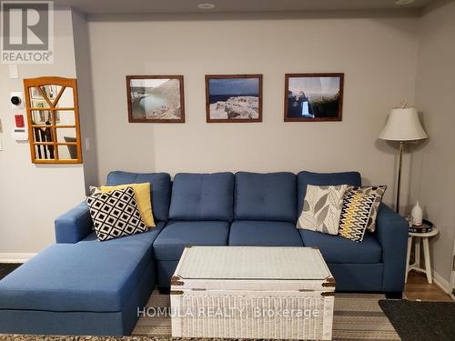 106 - 9589 Keele Street, Vaughan, ON - Indoor Photo Showing Living Room