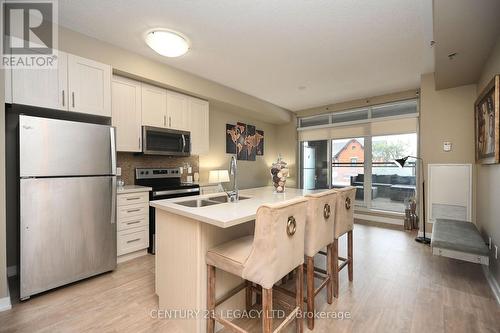 212 - 2486 Old Bronte Road, Oakville, ON - Indoor Photo Showing Kitchen