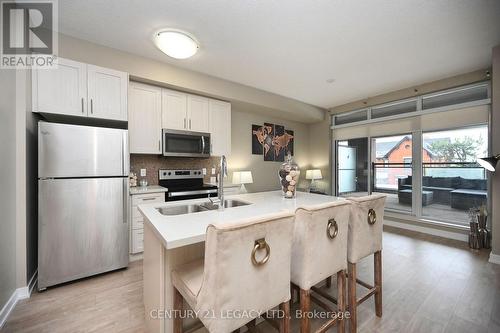 212 - 2486 Old Bronte Road, Oakville, ON - Indoor Photo Showing Kitchen