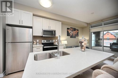 212 - 2486 Old Bronte Road, Oakville, ON - Indoor Photo Showing Kitchen With Double Sink With Upgraded Kitchen