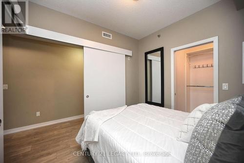 212 - 2486 Old Bronte Road, Oakville, ON - Indoor Photo Showing Bedroom