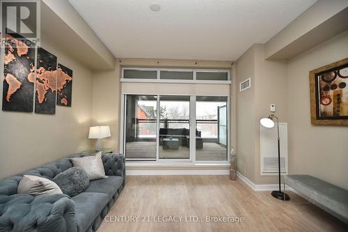 212 - 2486 Old Bronte Road, Oakville, ON - Indoor Photo Showing Living Room