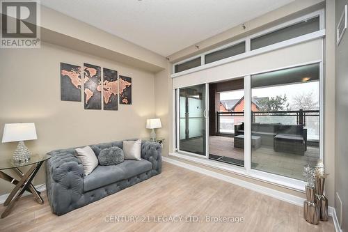 212 - 2486 Old Bronte Road, Oakville, ON - Indoor Photo Showing Living Room