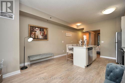 212 - 2486 Old Bronte Road, Oakville, ON - Indoor Photo Showing Kitchen