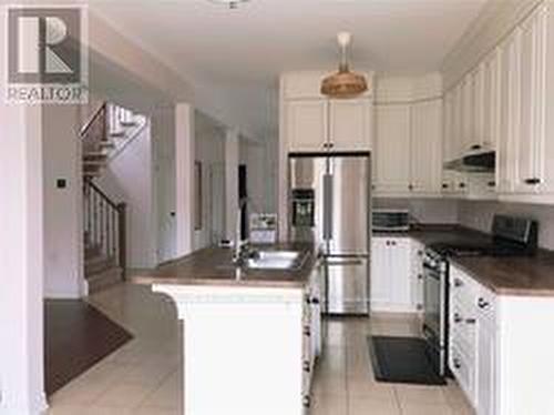 7820 Coulson Crescent, Niagara Falls, ON - Indoor Photo Showing Kitchen