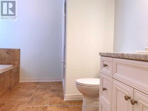 7820 Coulson Crescent, Niagara Falls, ON - Indoor Photo Showing Bathroom