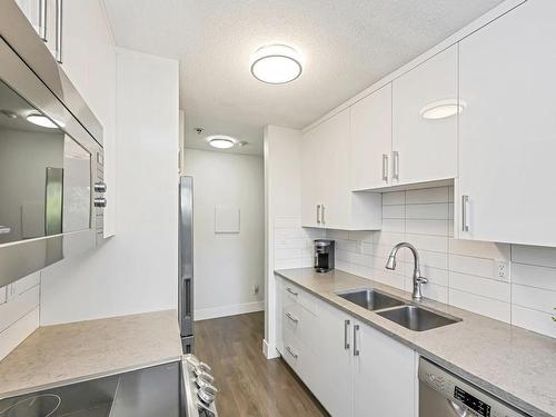 104-3277 Glasgow Ave, Saanich, BC - Indoor Photo Showing Kitchen With Double Sink