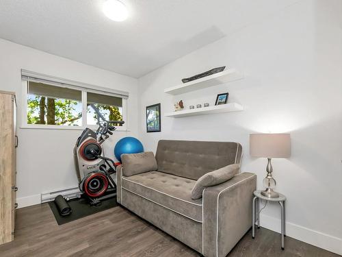 104-3277 Glasgow Ave, Saanich, BC - Indoor