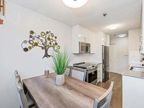 104-3277 Glasgow Ave, Saanich, BC - Indoor Photo Showing Kitchen