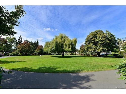 104-3277 Glasgow Ave, Saanich, BC - Outdoor