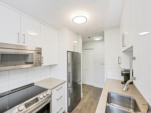 104-3277 Glasgow Ave, Saanich, BC - Indoor Photo Showing Kitchen