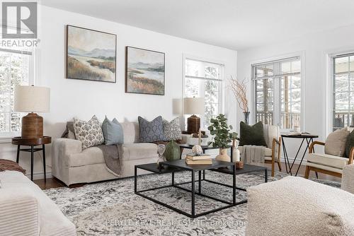 557 South Mary Lake Road, Huntsville, ON - Indoor Photo Showing Living Room