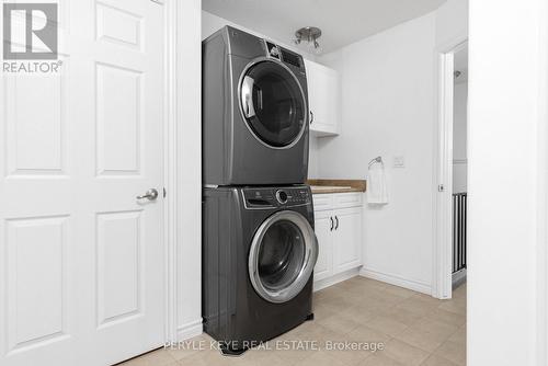 557 South Mary Lake Road, Huntsville, ON - Indoor Photo Showing Laundry Room