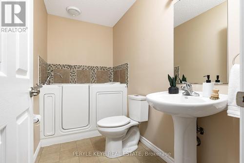 557 South Mary Lake Road, Huntsville, ON - Indoor Photo Showing Bathroom