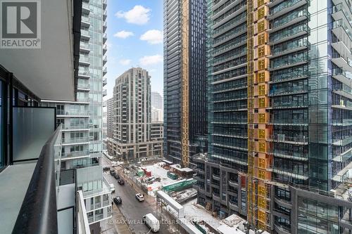 1006 - 117 Broadway Avenue N, Toronto, ON - Outdoor With Balcony With Facade