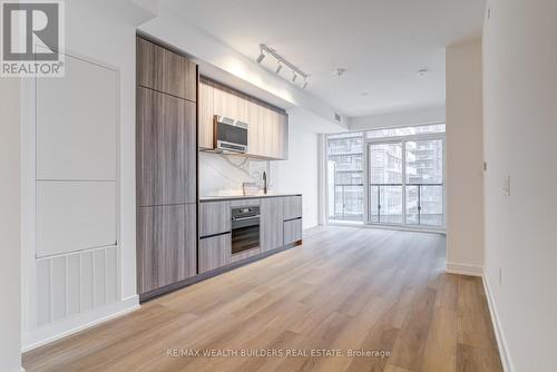 1006 - 117 Broadway Avenue N, Toronto, ON - Indoor Photo Showing Kitchen