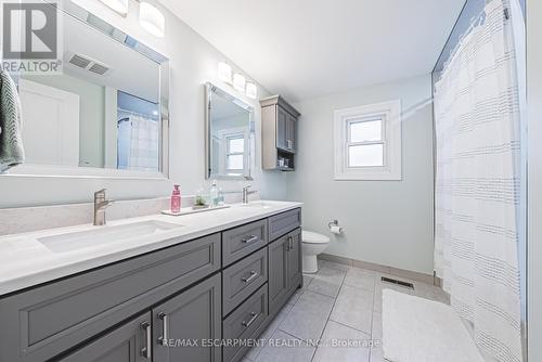 14 Gatestone Drive, Hamilton, ON - Indoor Photo Showing Bathroom