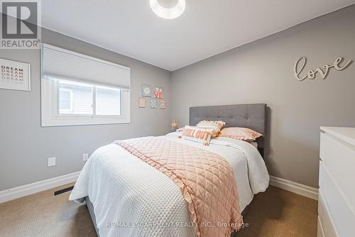 14 Gatestone Drive, Hamilton, ON - Indoor Photo Showing Bedroom