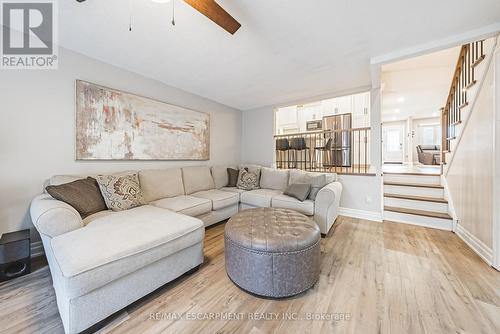 14 Gatestone Drive, Hamilton, ON - Indoor Photo Showing Living Room