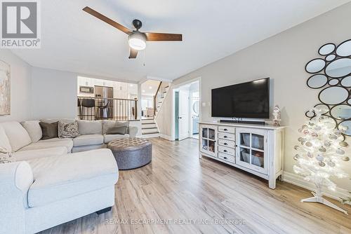 14 Gatestone Drive, Hamilton, ON - Indoor Photo Showing Living Room