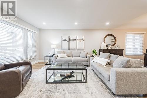 14 Gatestone Drive, Hamilton, ON - Indoor Photo Showing Living Room