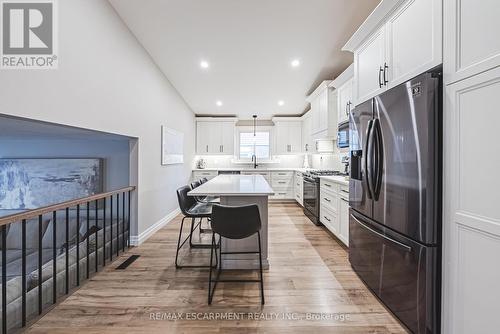 14 Gatestone Drive, Hamilton, ON - Indoor Photo Showing Kitchen