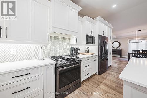 14 Gatestone Drive, Hamilton, ON - Indoor Photo Showing Kitchen