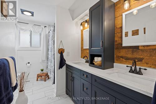 203 Gadsby Avenue, Welland (767 - N. Welland), ON - Indoor Photo Showing Bathroom