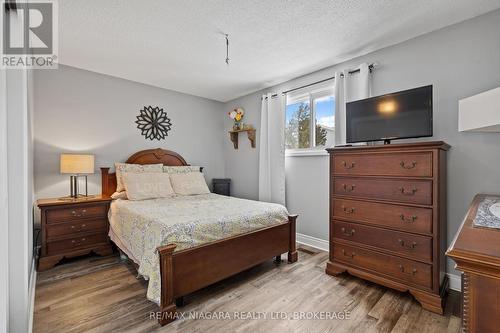 203 Gadsby Avenue, Welland (767 - N. Welland), ON - Indoor Photo Showing Bedroom