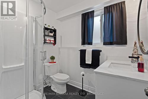 203 Gadsby Avenue, Welland (767 - N. Welland), ON - Indoor Photo Showing Bathroom